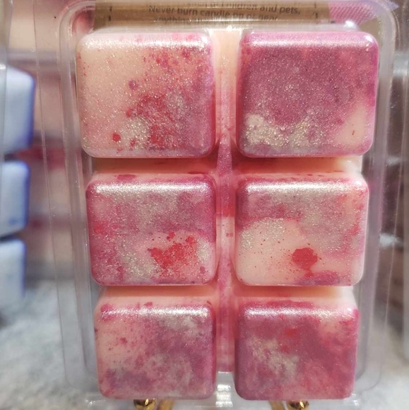 Wax Melts - Strawberries and Cream - Picture 2 of 4